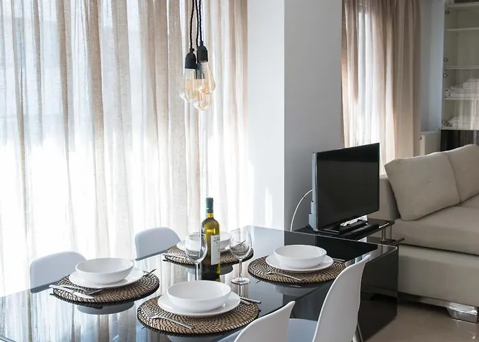 Lux Downtown Sea View D3 شقة